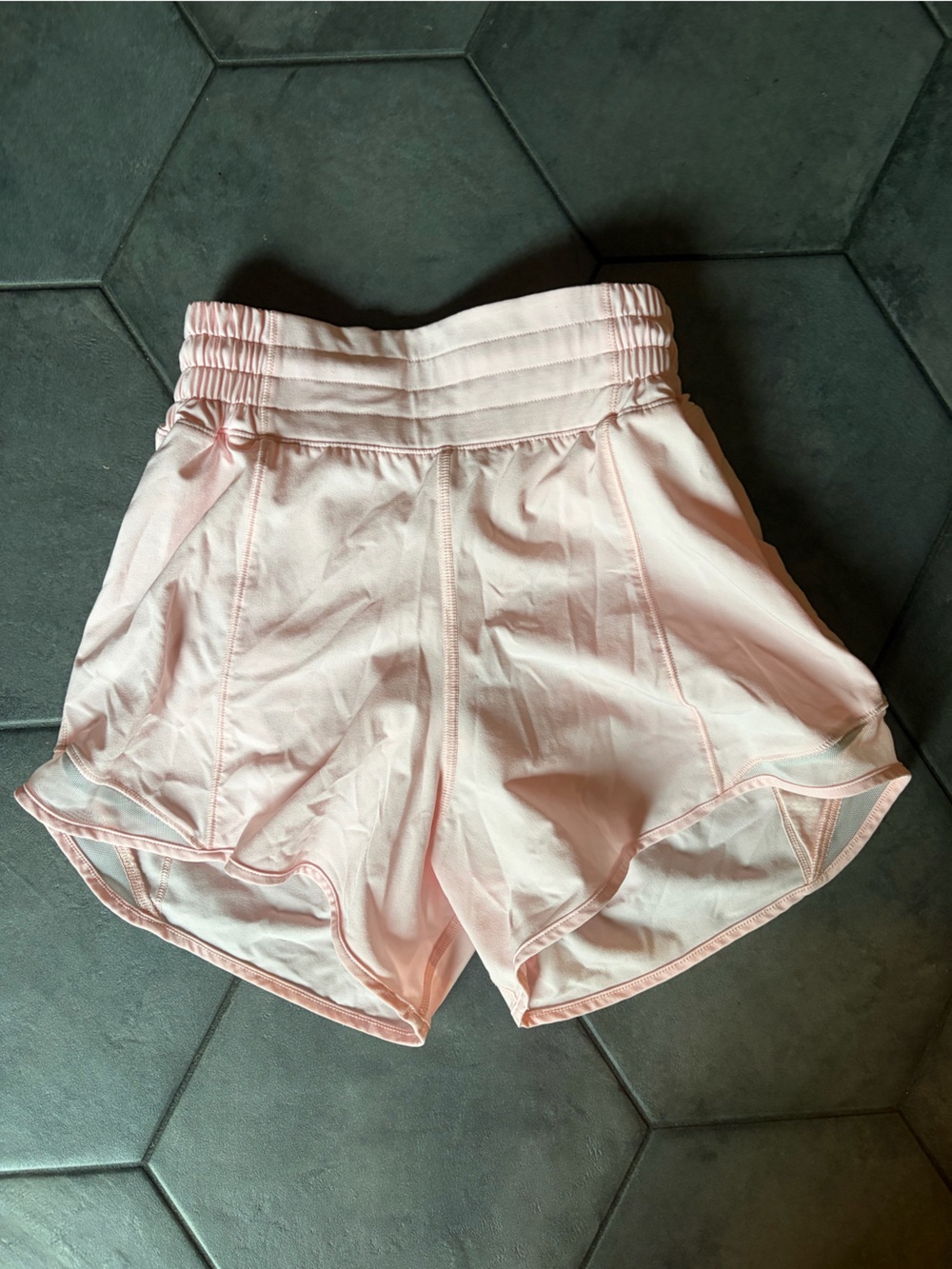 lululemon athletic Pale Pink Hotty Hot Shorts 4”